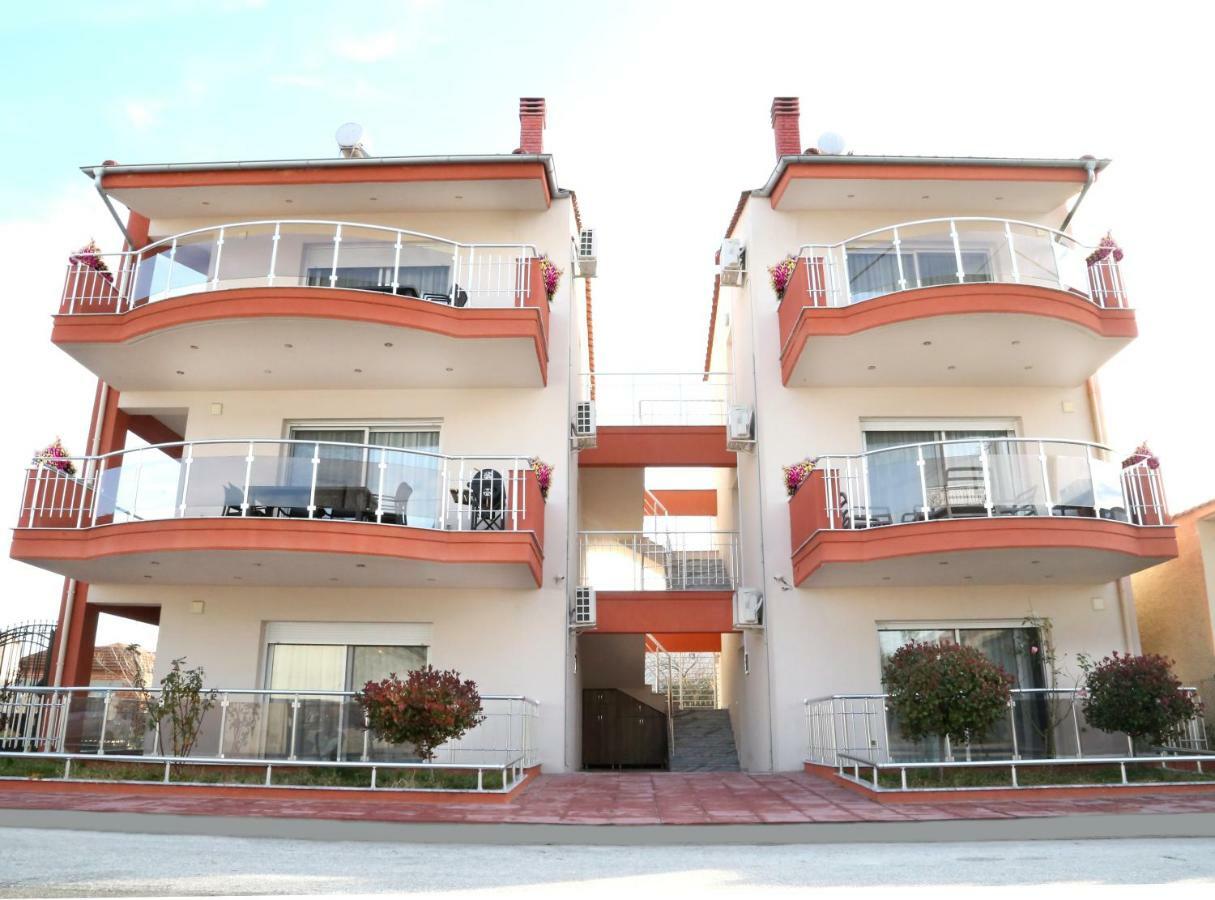 Sinanis Family Apartments เกราโมตี ภายนอก รูปภาพ