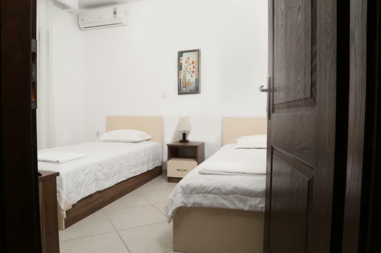 Sinanis Family Apartments เกราโมตี ภายนอก รูปภาพ