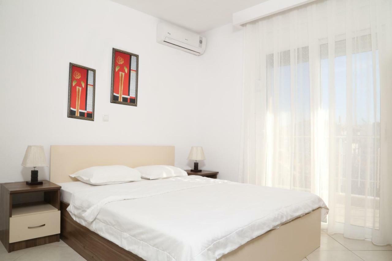 Sinanis Family Apartments เกราโมตี ภายนอก รูปภาพ