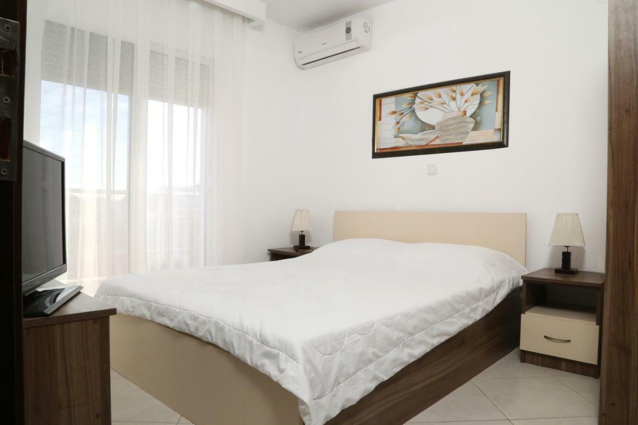 Sinanis Family Apartments เกราโมตี ภายนอก รูปภาพ