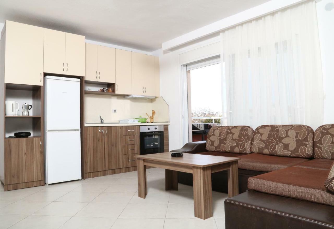 Sinanis Family Apartments เกราโมตี ภายนอก รูปภาพ