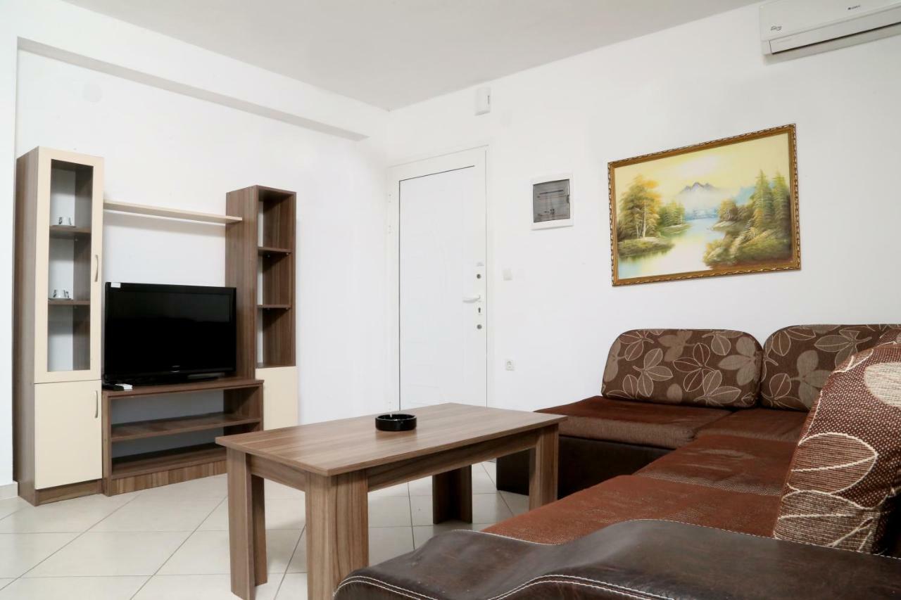 Sinanis Family Apartments เกราโมตี ภายนอก รูปภาพ